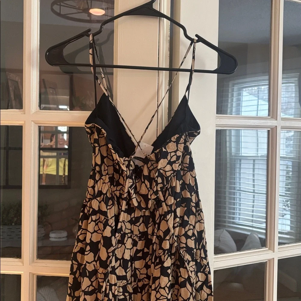 Size XS petite Abercrombie and Fitch Black and Cream Patterned Dress - Pockets!